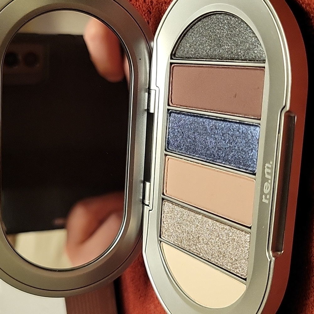 R.E.M. Beauty Makeup Palette NWOT